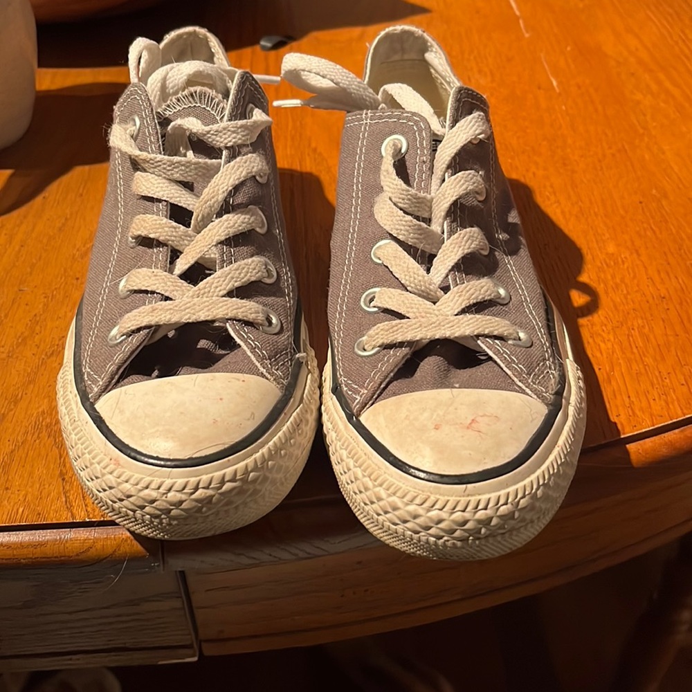 Grey converse